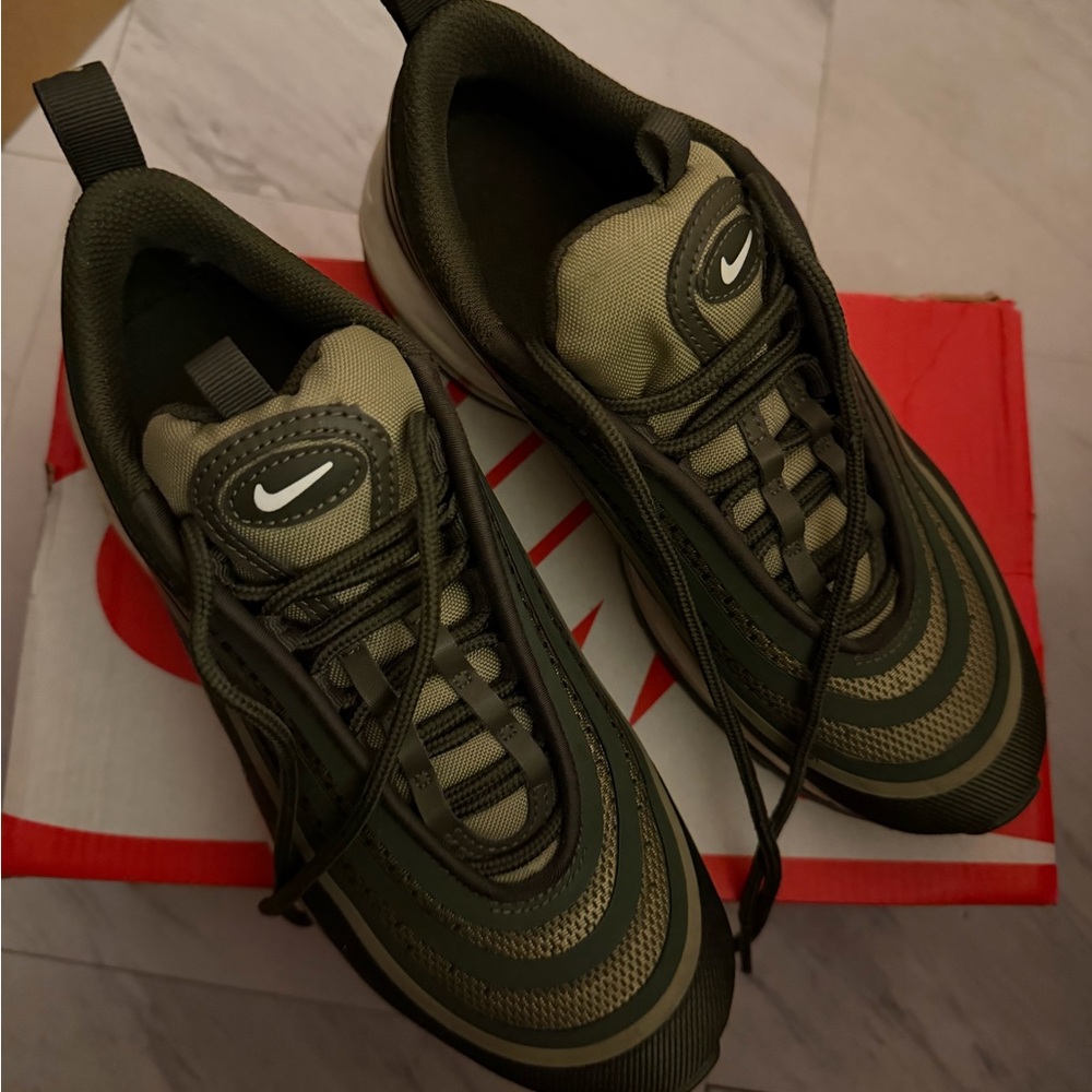 Nike Men's Dark Green and Beige Sneakers